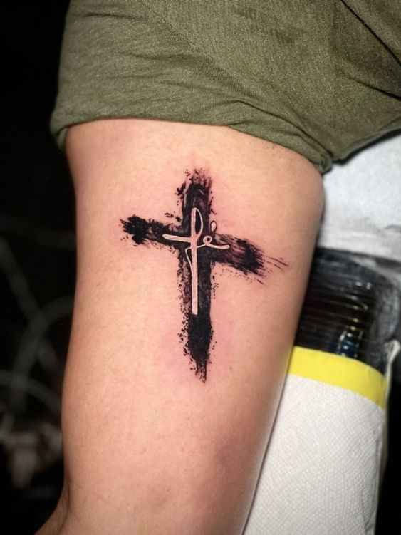 ▷▷ Tatuajes de cruz ✔️【+700 Diseños】