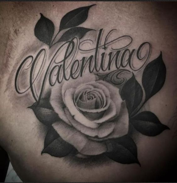 Tatuajes de rosas con nombres para hombres