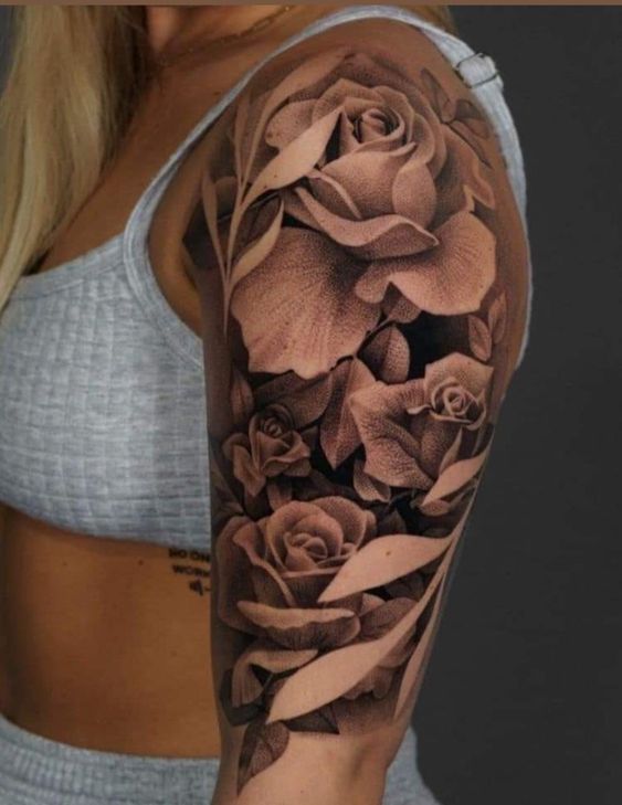Tatuajes de rosas en el hombro